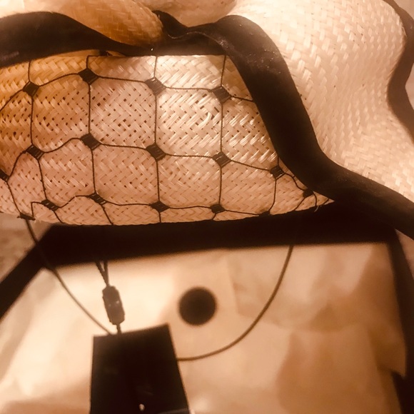 Brook’s Brothers Fascinator Hat - Picture 3 of 3